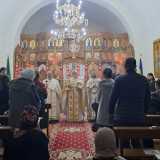 Un tempio in cui i rumeni di Bari celebrano il rito ortodosso facendo risuonare canti e preghiere tra pareti ornate di quadri e una variopinta iconostasi. � la chiesa della Santissima Trinit�